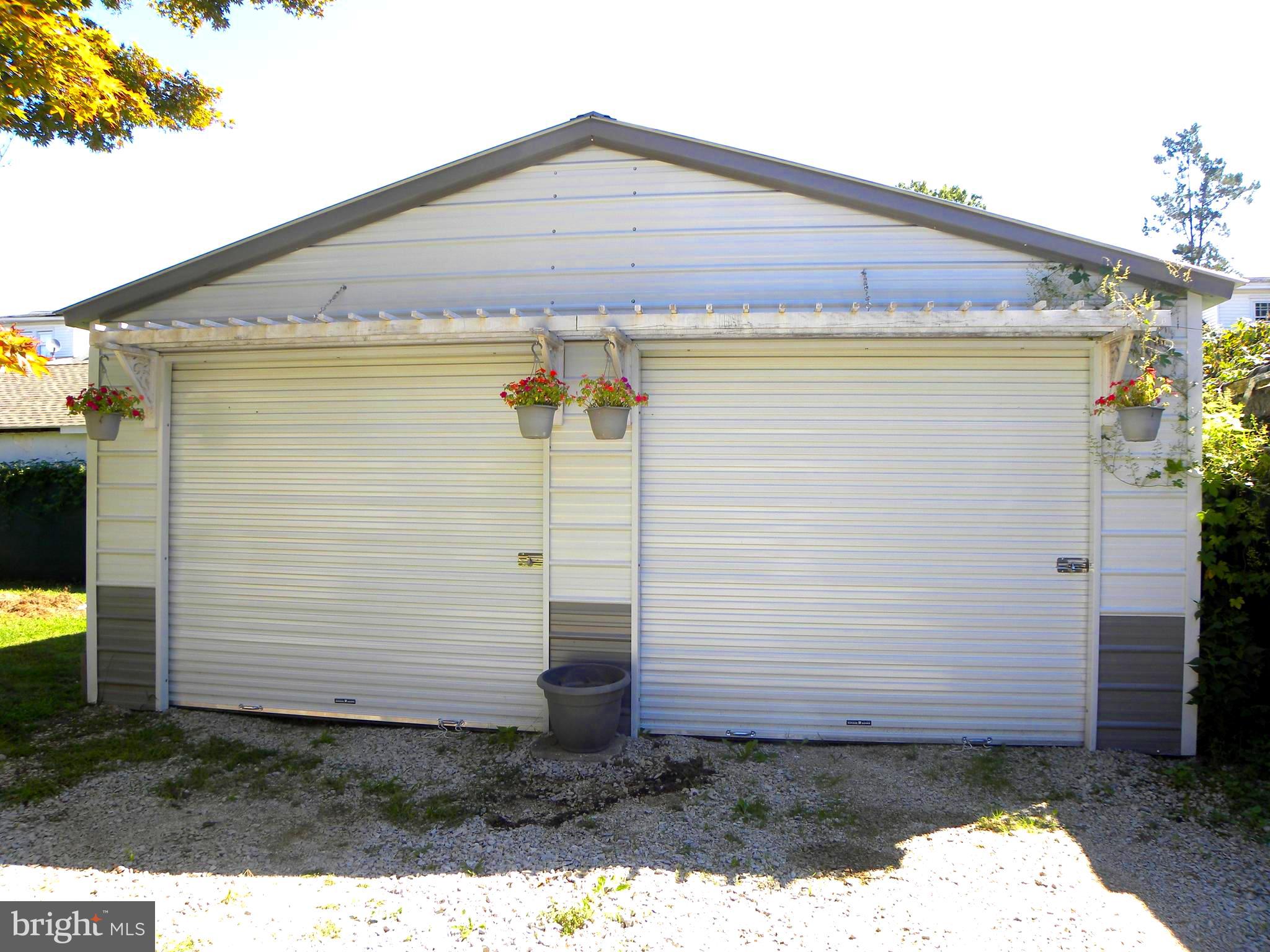 123 East Avon Road Brookhaven, PA 19015 - Photo 5 of 51 Garage has custom Trellis for hanging baskets!