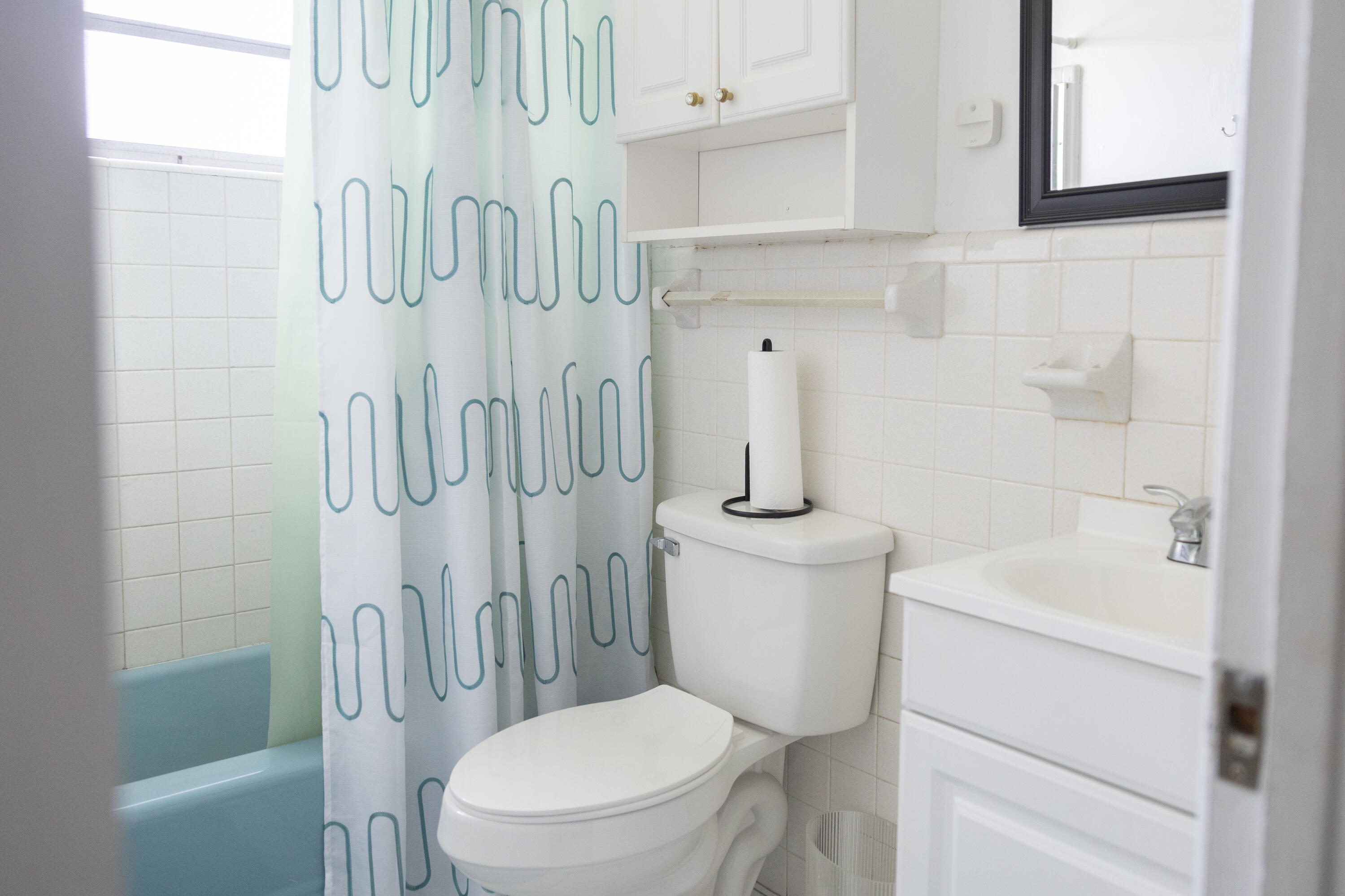 431 West 35th Street Riviera Beach, FL 33404 - Photo 15 of 17 Bathroom
