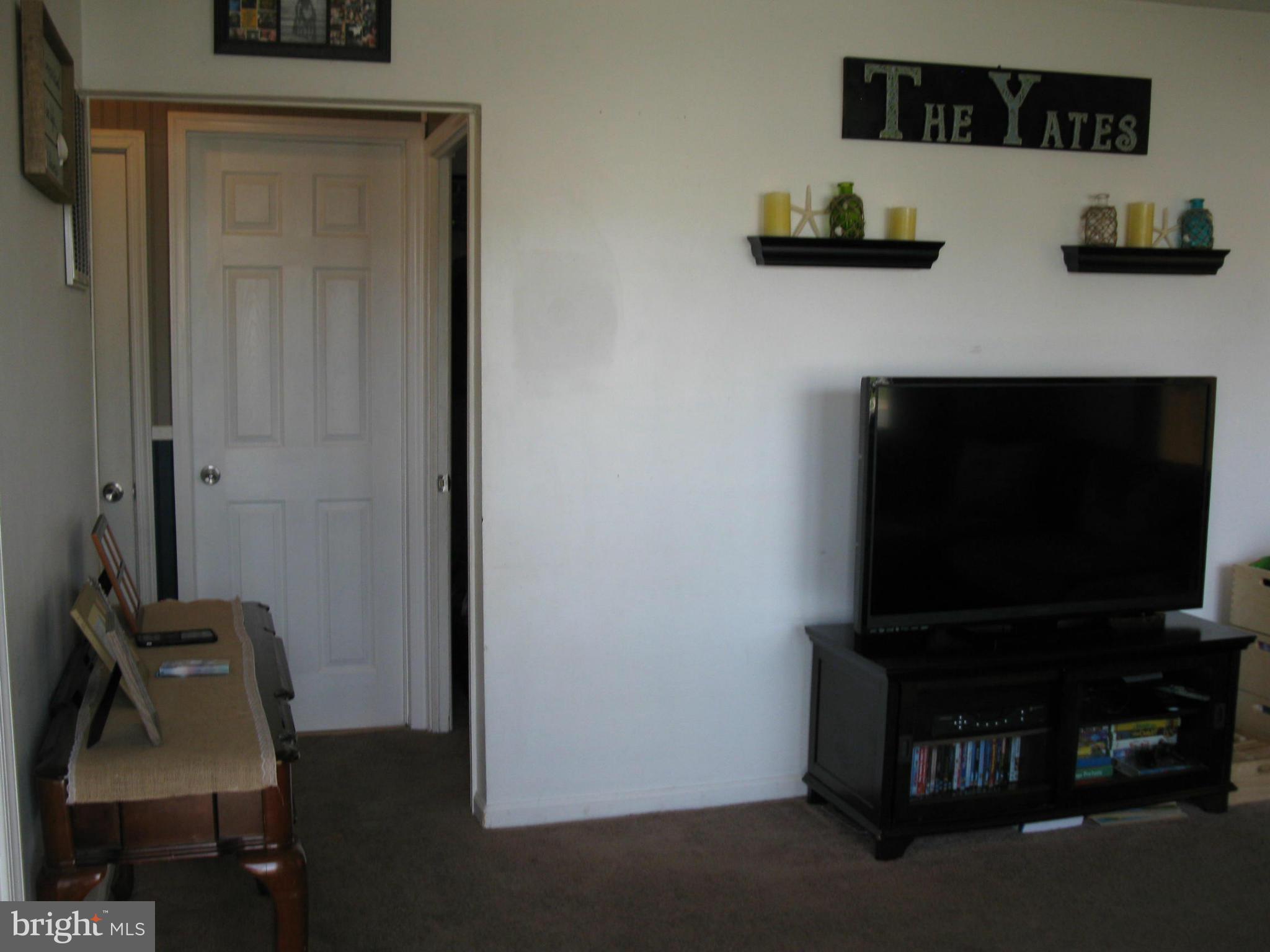 232 Locust Lane Elkton, MD 21921 - Photo 9 of 21 Living Room