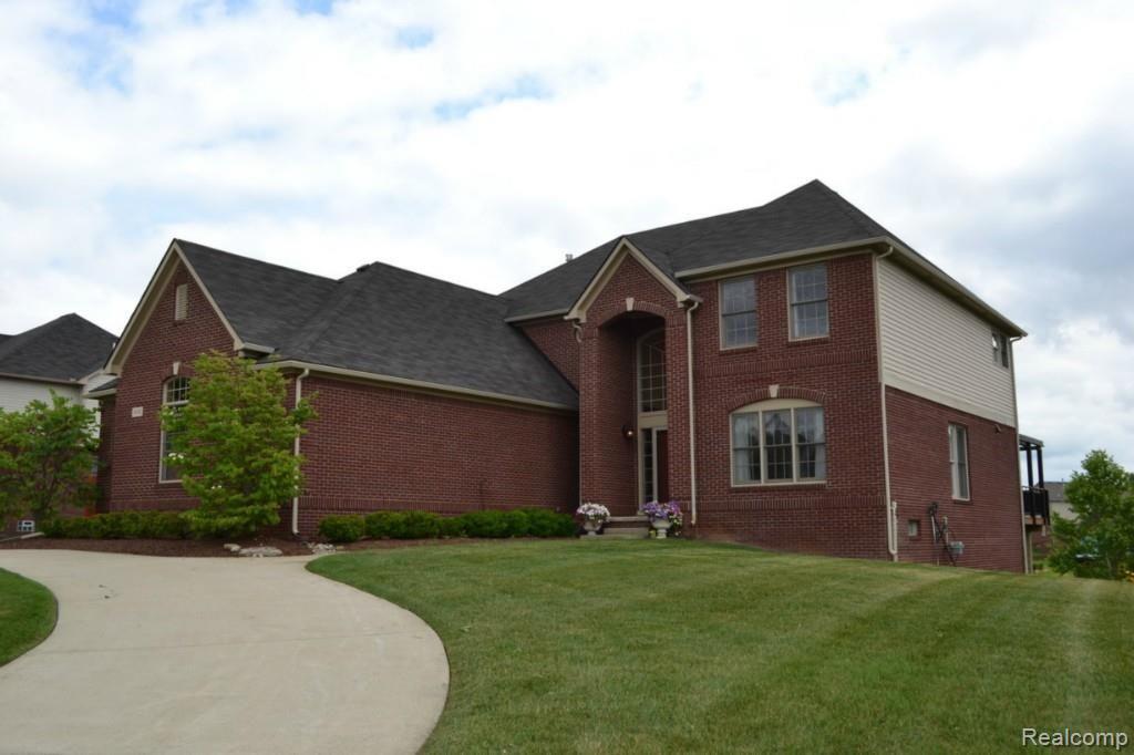 3681 Inverness Drive Rochester, MI 48306 - Photo 31 of 31 Circular Drive Way