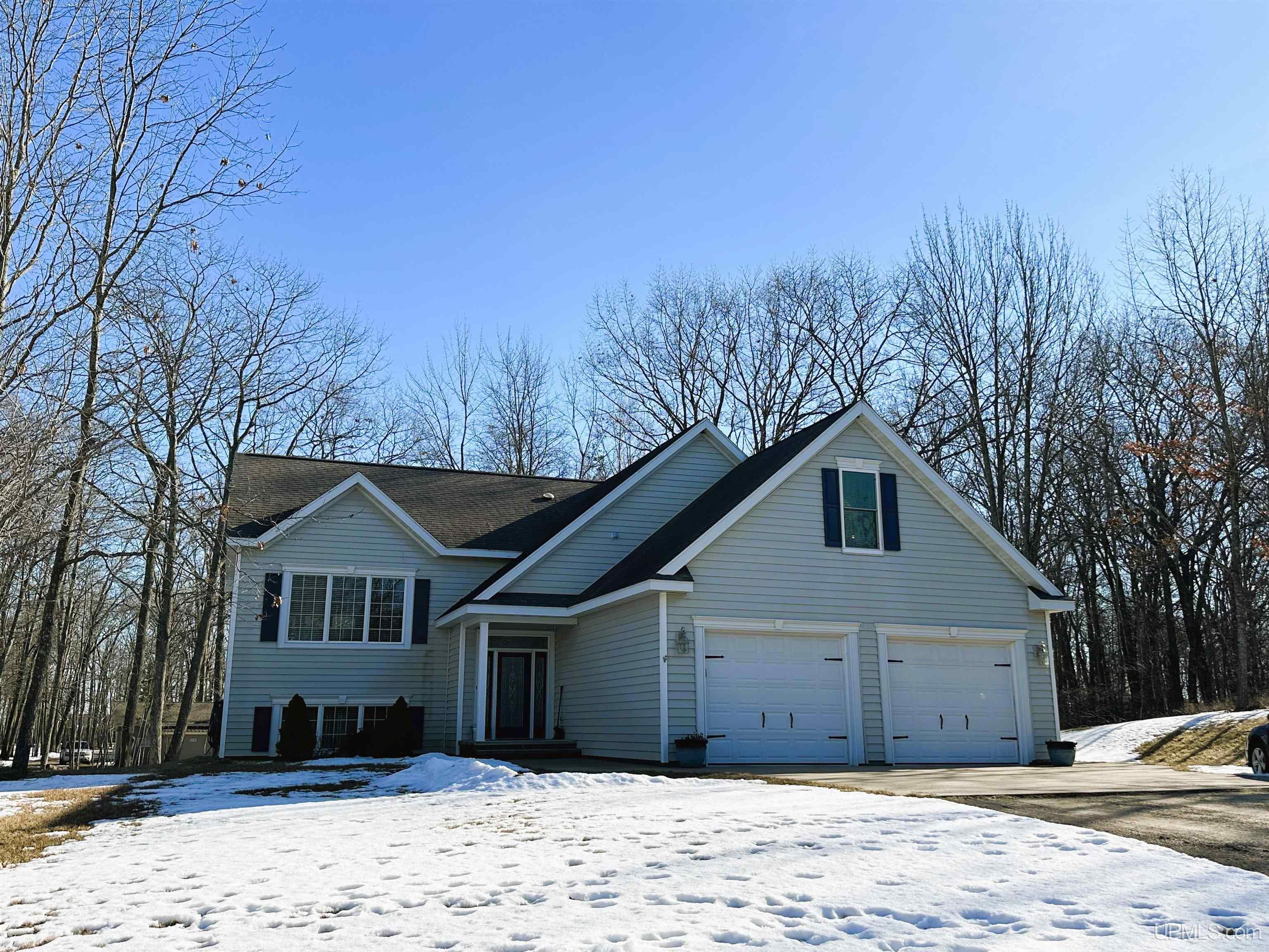 7582 Tipperary Road Gladstone, MI 49837 - Photo 1 of 35 Gallery Image 1