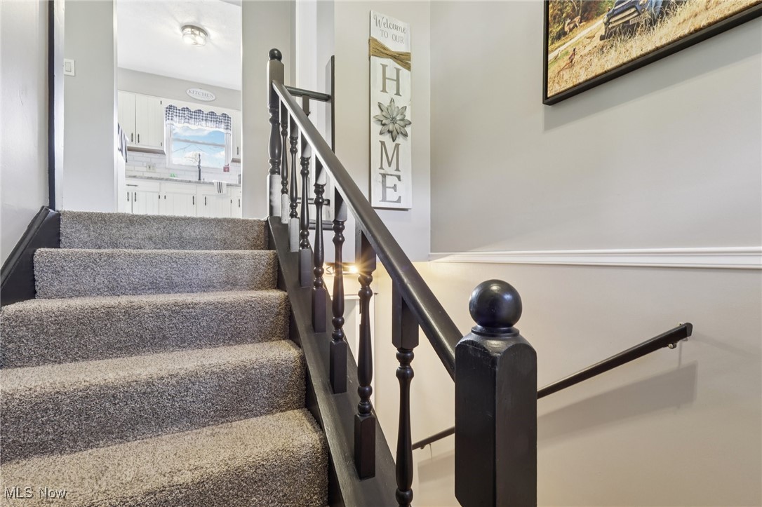 6370 Trumbull Road Geneva, OH 44041 - Photo 2 of 50 View of stairway