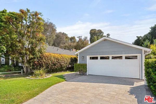 a view of house with garden