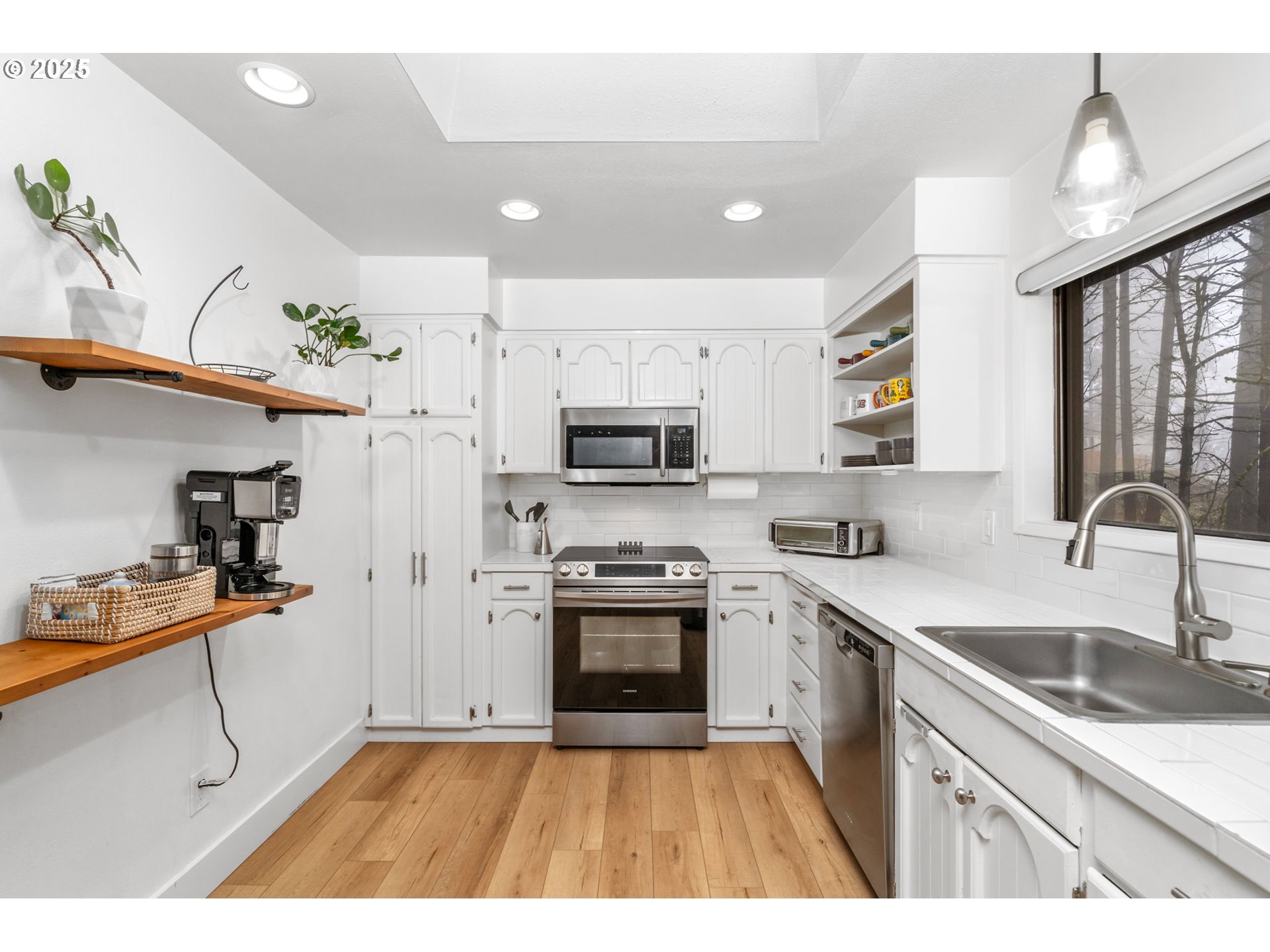 20145 South Henrici Road Oregon City, OR 97045 - Photo 9 of 30 Gallery Image 9
