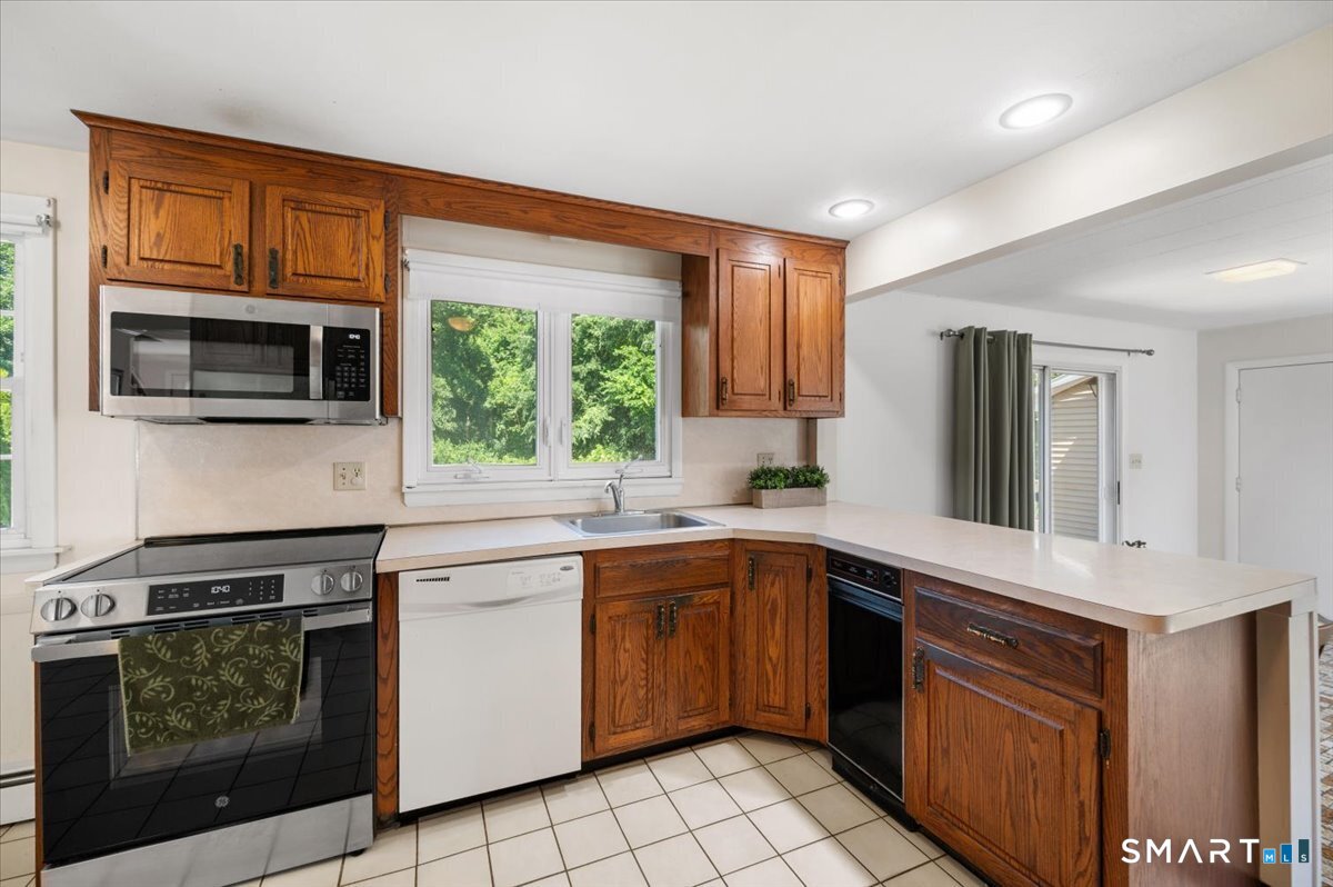 74 Rye Street East Windsor, CT 06016 - Photo 7 of 40