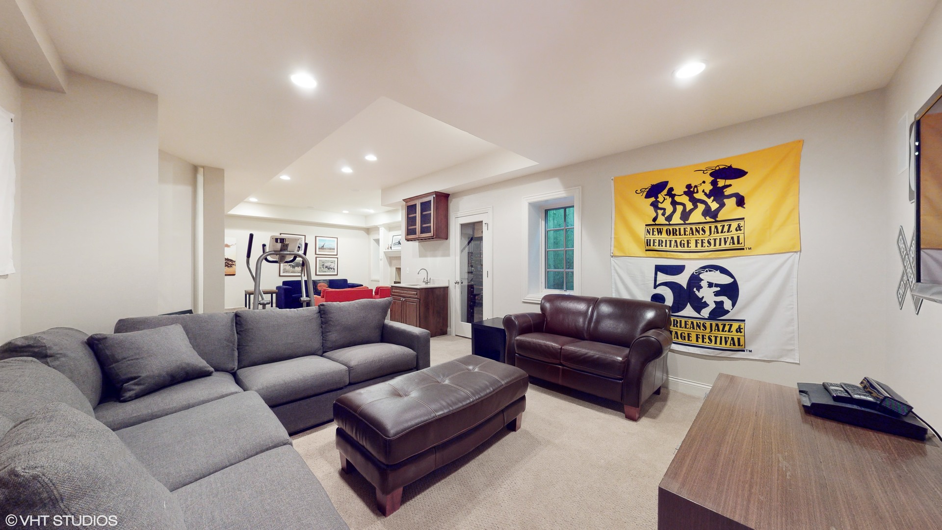 254 Franklin Road Glencoe, IL 60022 - Photo 33 of 47 a living room with furniture and a couch