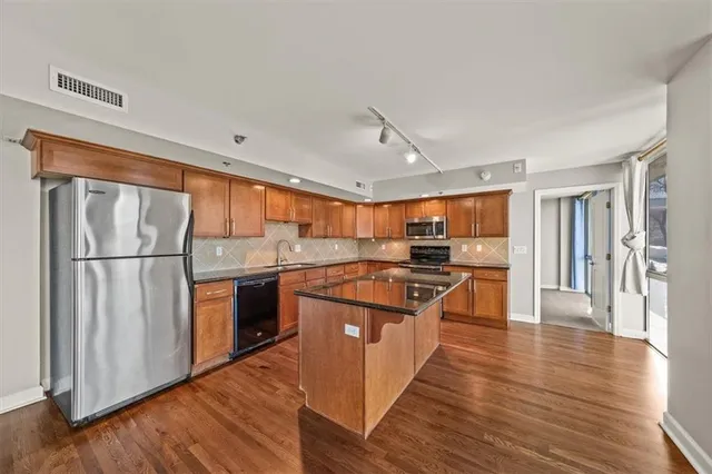 $257,900 | 600 Admiral Boulevard, Unit 605, Kansas City, MO 64106