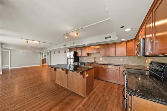 $257,900 | 600 Admiral Boulevard, Unit 605, Kansas City, MO 64106