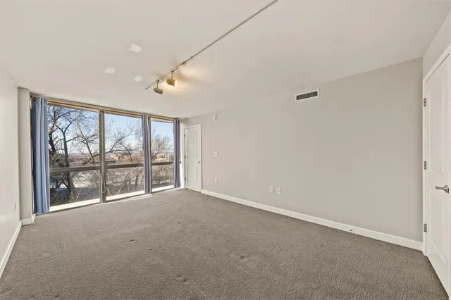 $257,900 | 600 Admiral Boulevard, Unit 605, Kansas City, MO 64106