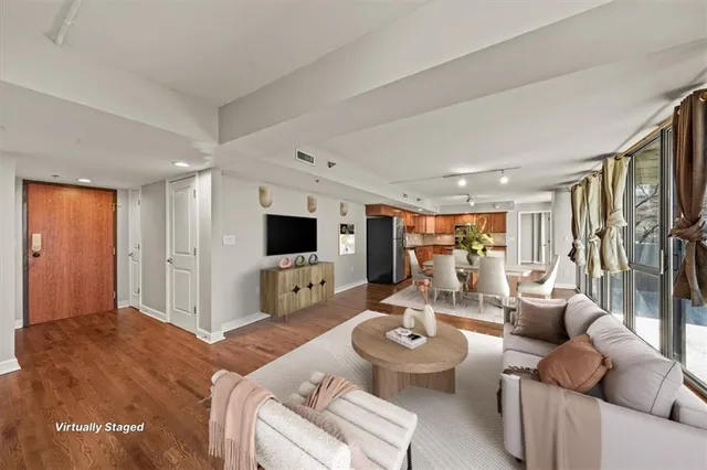 $257,900 | 600 Admiral Boulevard, Unit 605, Kansas City, MO 64106