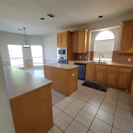 $2,800 | 5400 Meadow Valley Drive, Fort Worth, TX 76123