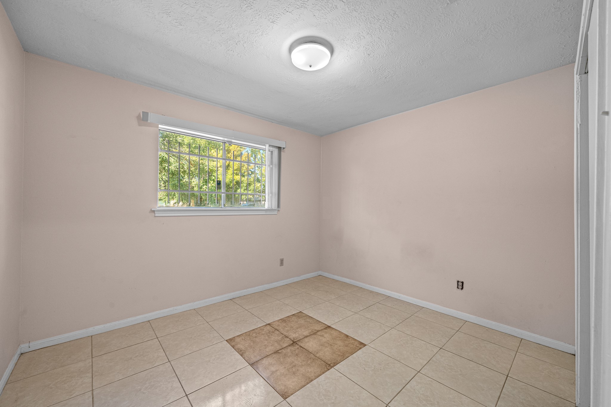 11503 High Star Drive Houston, TX 77072 - Photo 22 of 38 a view of room and window