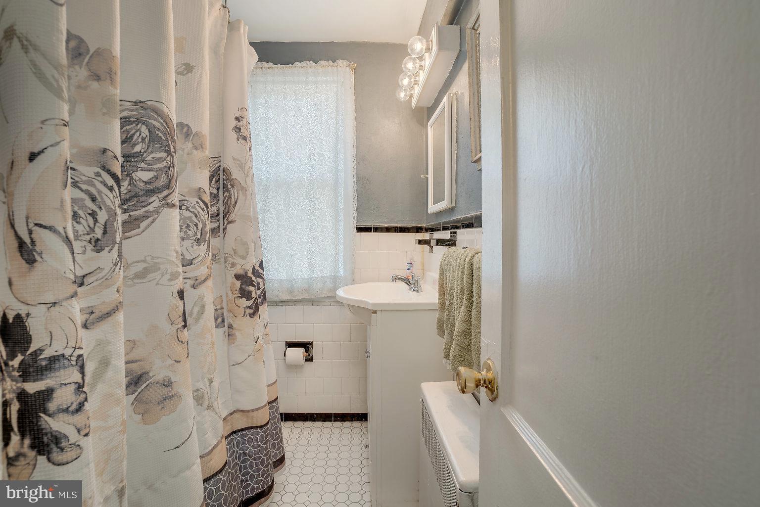 3501 Greenvale Road Baltimore, MD 21229 - Photo 16 of 33 full bath upper level
