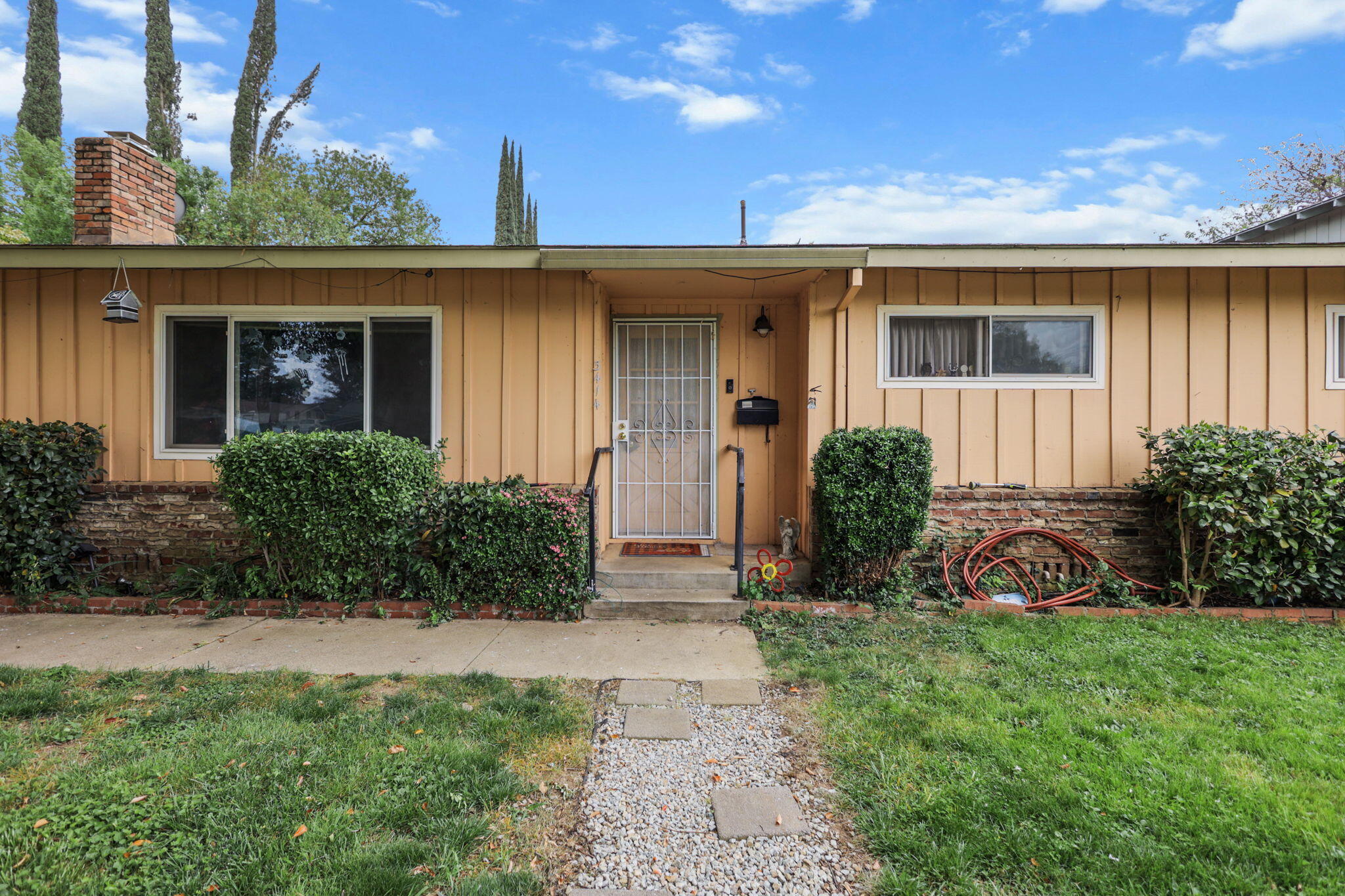 3414 Bardick Road Anderson, CA 96007 - Photo 2 of 36 Entrance
