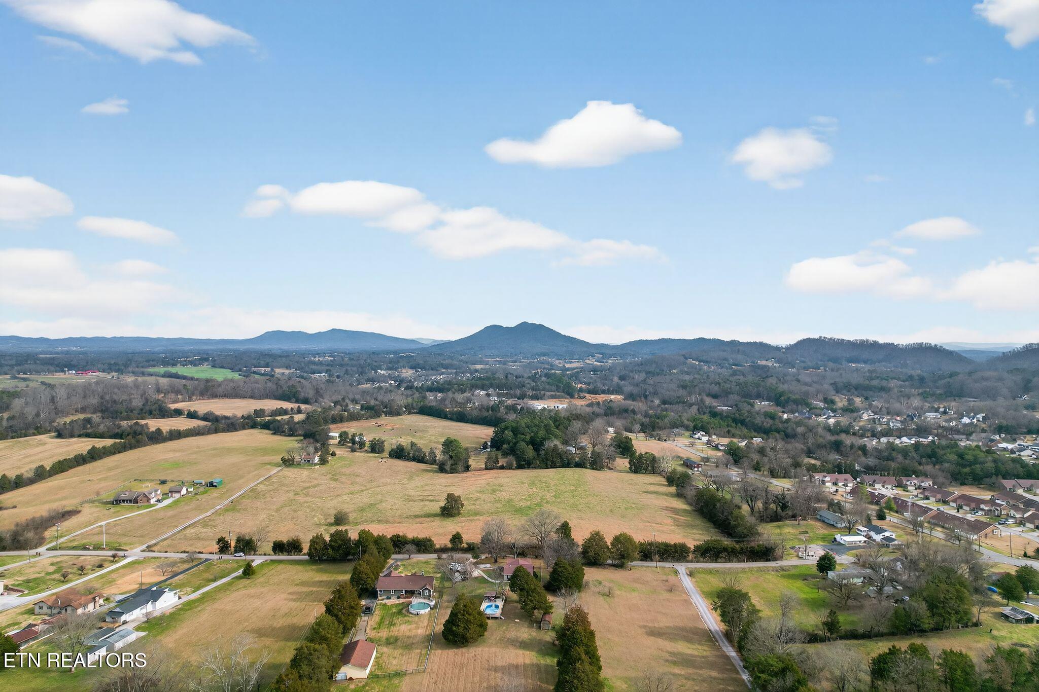 4721 Wise Springs Road Knoxville, TN 37918 - Photo 8 of 44 07_4721_Wise_Springs_Rd_Knoxville_TN_379