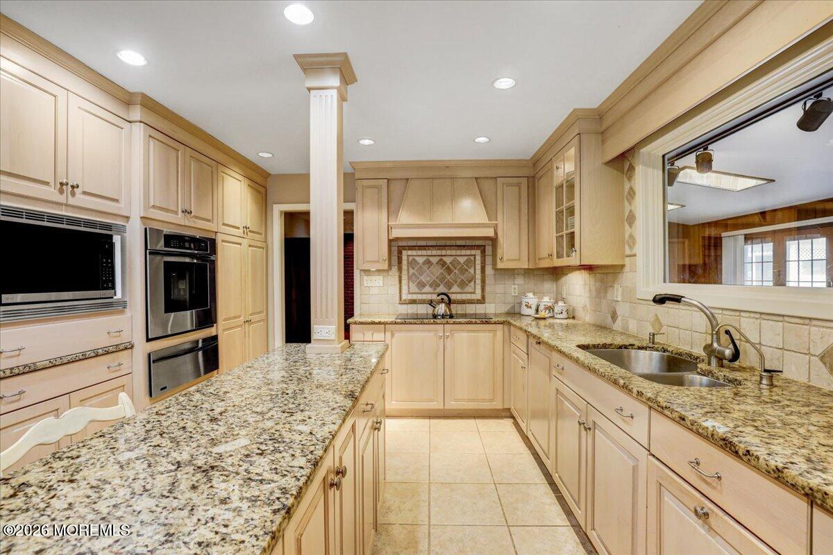 21 Applegate Road Freehold, NJ 07728 - Photo 12 of 46 22-Kitchen