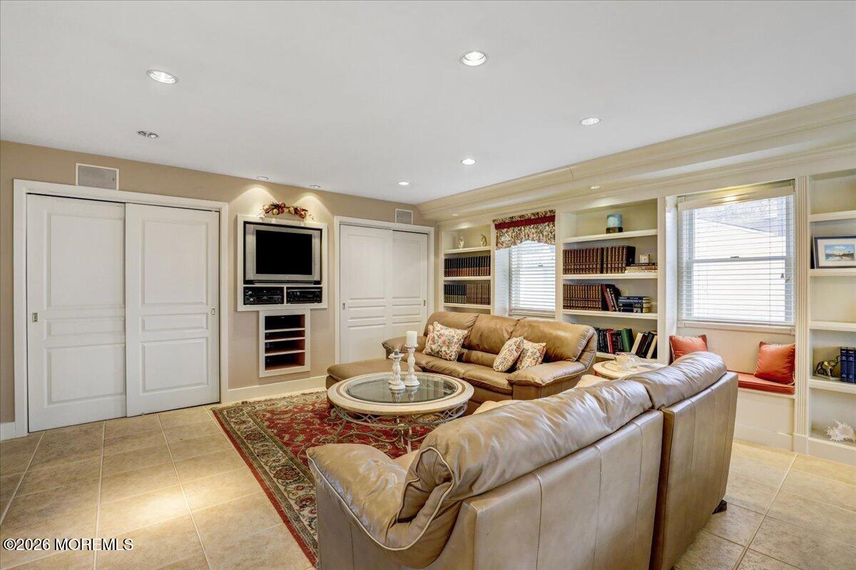 21 Applegate Road Freehold, NJ 07728 - Photo 17 of 46 Family Room