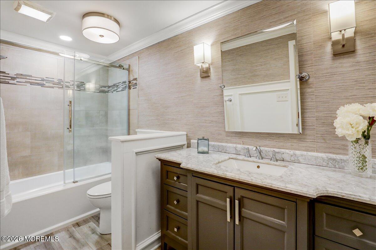 21 Applegate Road Freehold, NJ 07728 - Photo 27 of 46 2nd Floor Bathroom