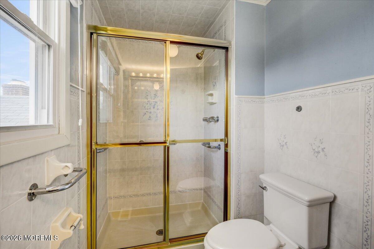 21 Applegate Road Freehold, NJ 07728 - Photo 30 of 46 Primary Bathroom