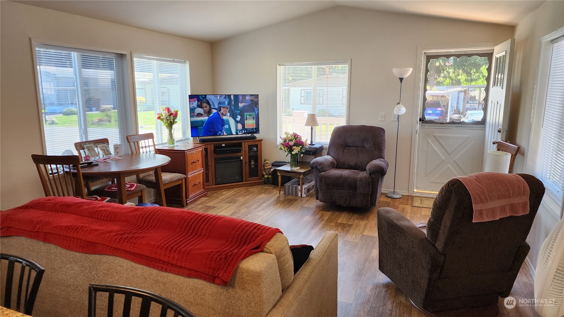807 Mountain Villa Drive Enumclaw, WA 98022 - Photo 3 of 15 a living room with furniture and a window
