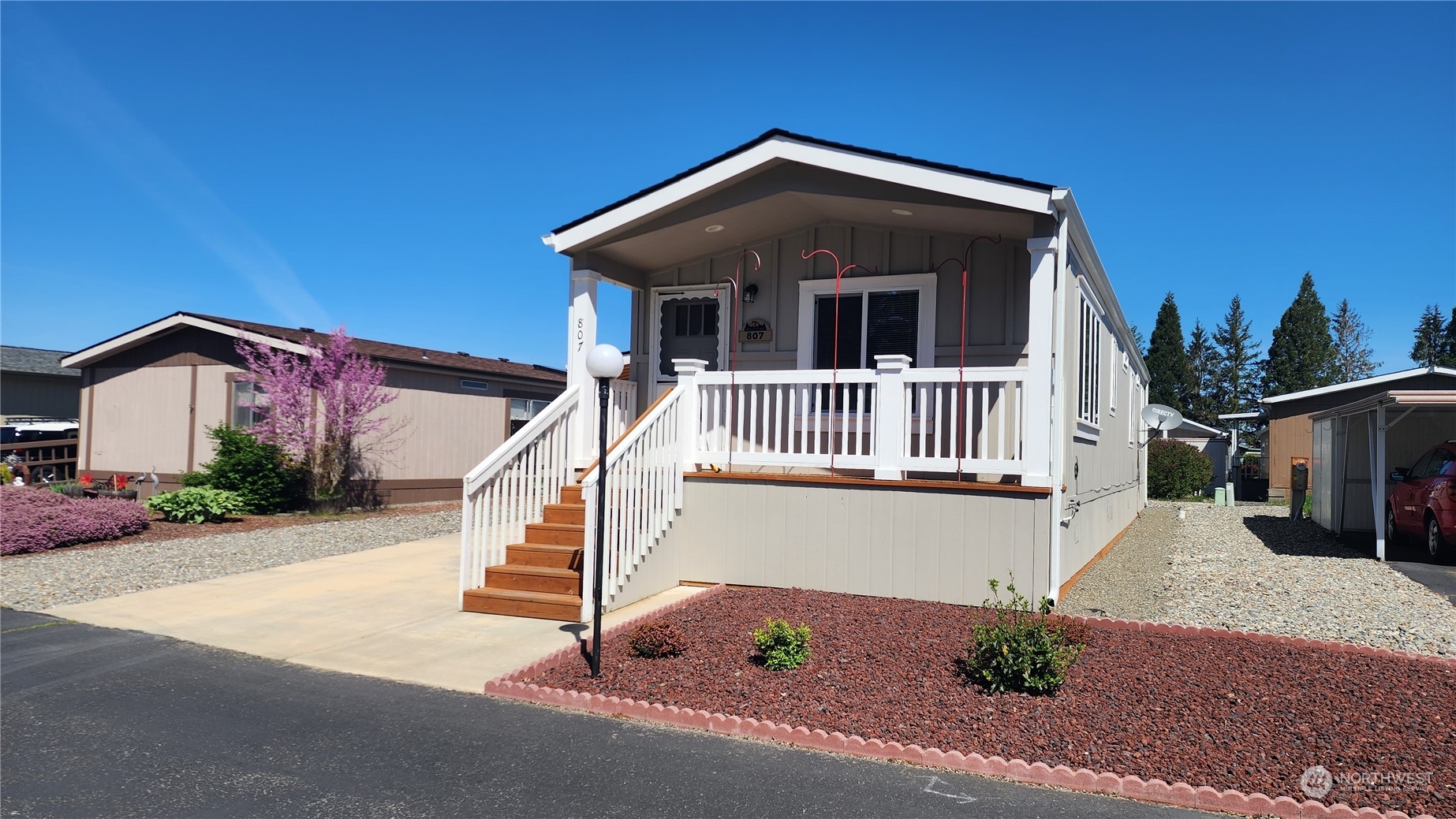 807 Mountain Villa Drive Enumclaw, WA 98022 - Photo 5 of 15 a front view of a house with a yard