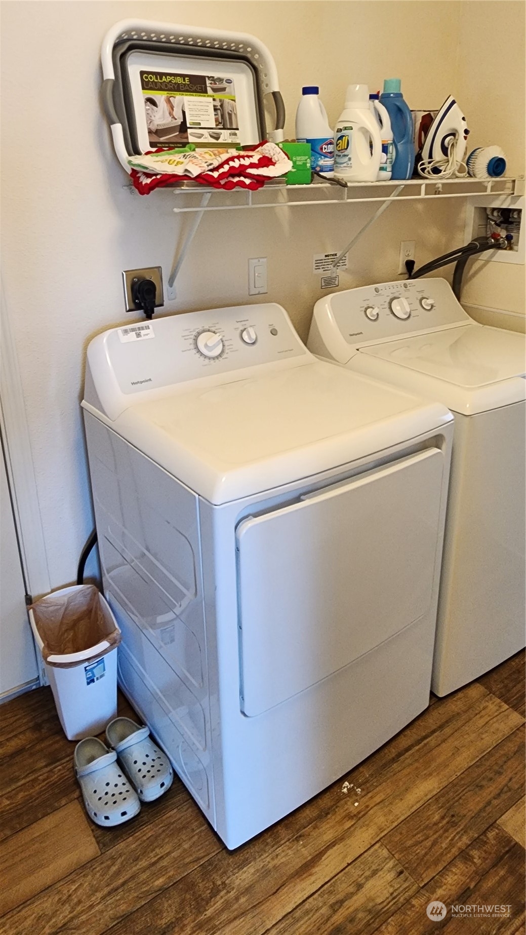 807 Mountain Villa Drive Enumclaw, WA 98022 - Photo 8 of 15 a utility room with dryer and washer