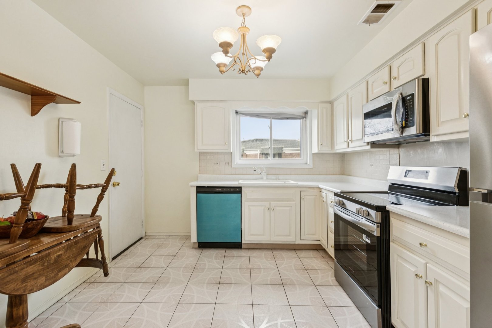 702 Cobblestone Circle, Unit D Glenview, IL 60025 - Photo 11 of 25 a kitchen with stainless steel appliances granite countertop a stove a sink and a refrigerator