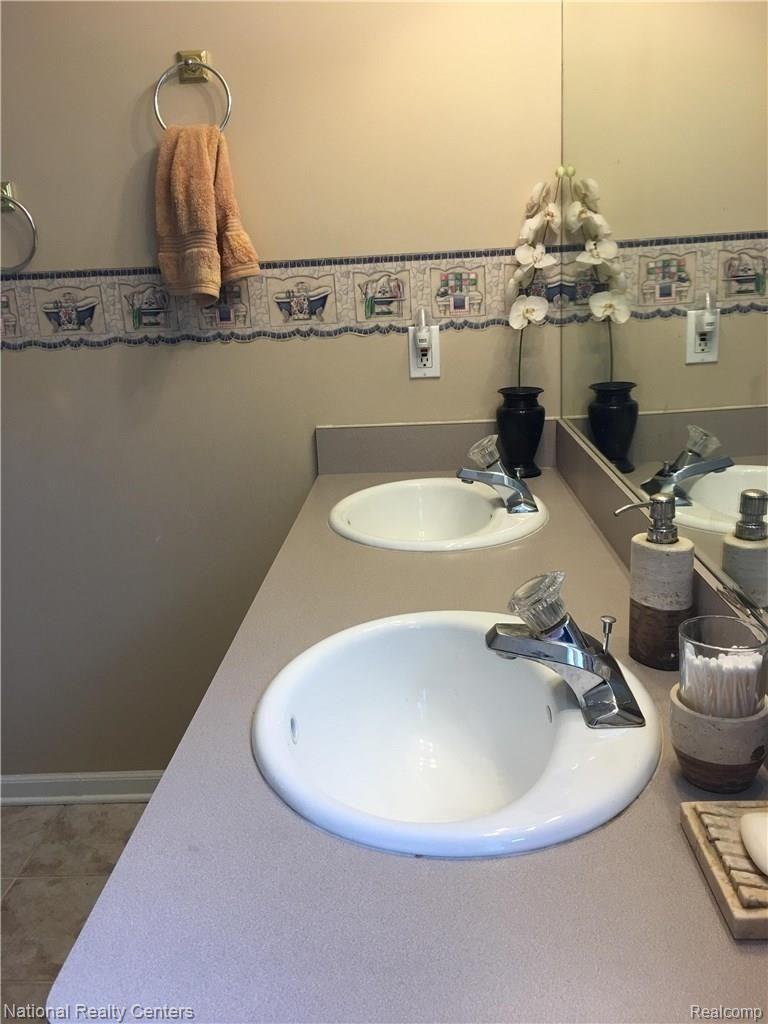9633 Stark Road Livonia, MI 48150 - Photo 19 of 30 IMG_5785.JPG