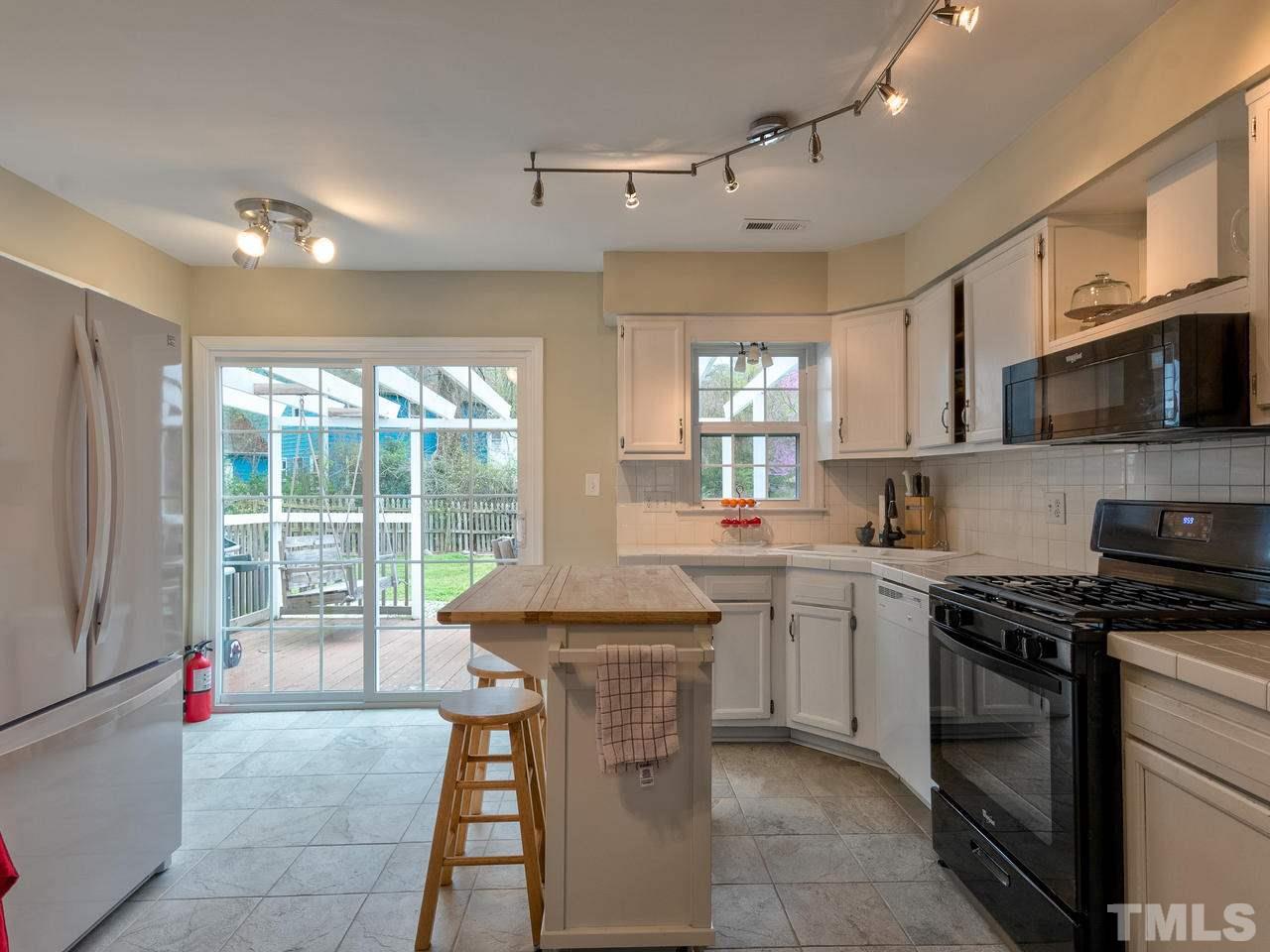 2700 Heathersmith Court Raleigh, NC 27604 - Photo 17 of 28