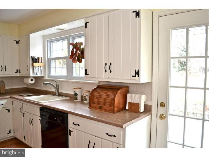 265 Colket Lane Wayne, PA 19087 - Photo 6 of 23 Kitchen