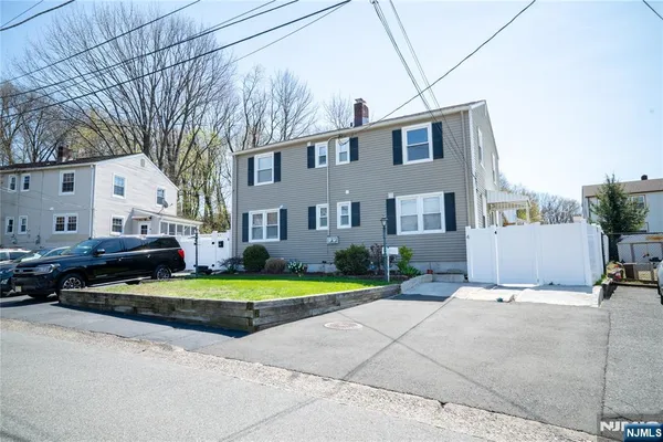 $3,500 | 4 Augusta Street, Elmwood Park, NJ 07407
