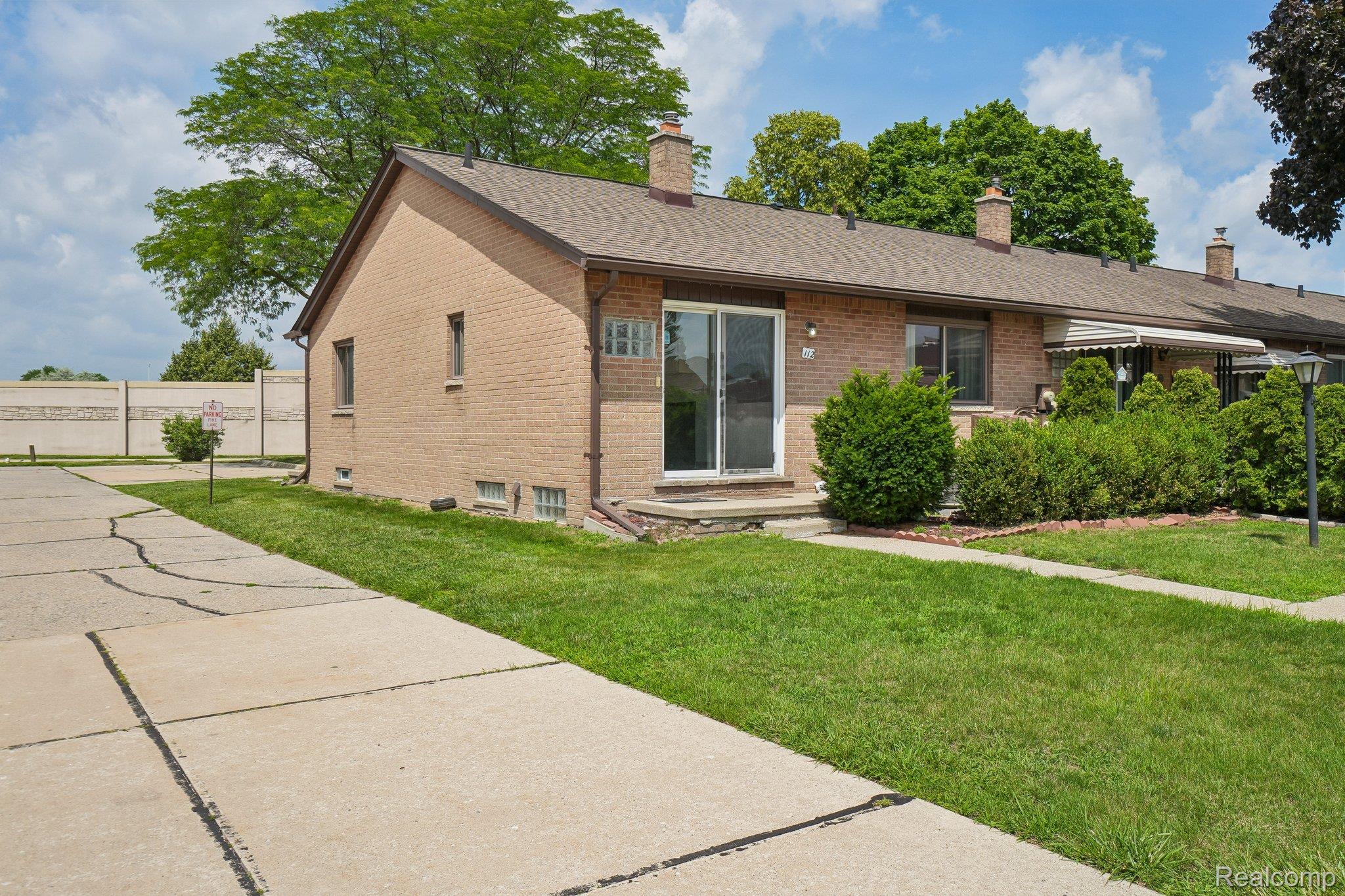 8401 18 18 Mile Road, Unit 112 Sterling Heights, MI 48313 - Photo 22 of 25 21-web-or-mls-Eighteen Mile Rd 112-S0107-021.jpg
