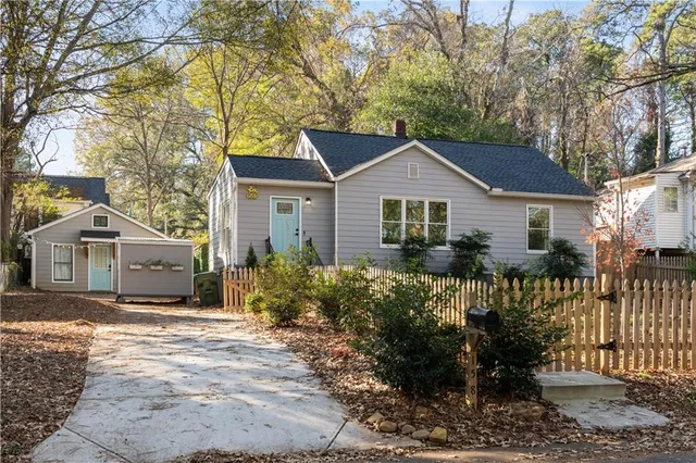 $1,300 | 1583 Braeburn Drive Southeast, Unit CH, Atlanta, GA 30316