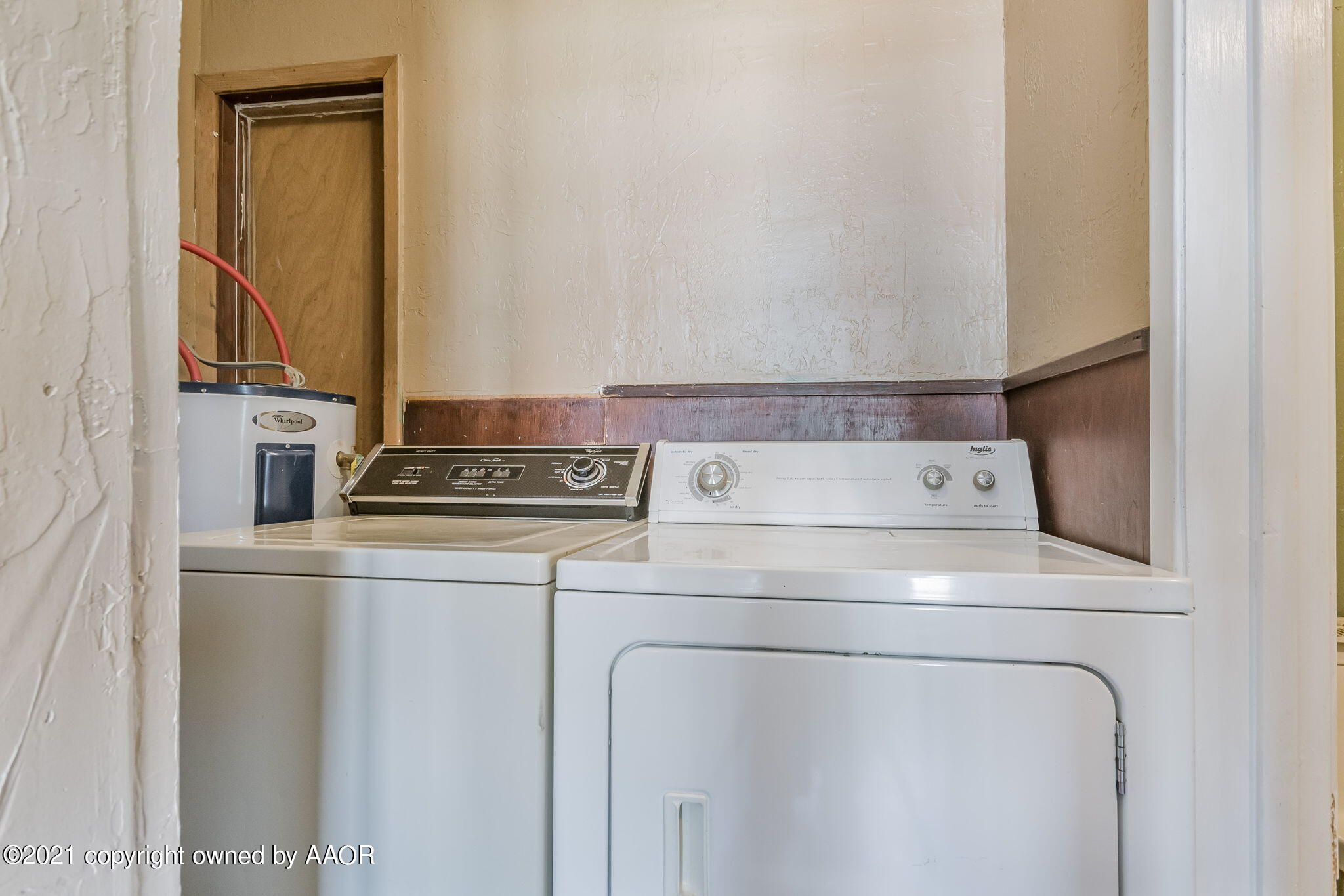 1104 South Western Street Amarillo, TX 79106 - Photo 12 of 29 a close view of washer and dryer