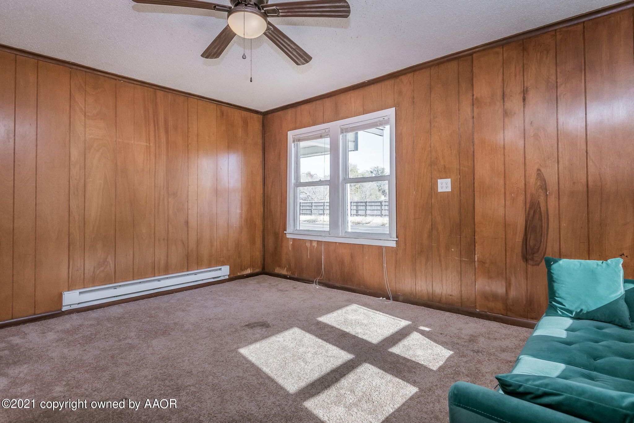 1104 South Western Street Amarillo, TX 79106 - Photo 18 of 29 a view of an empty room with a window