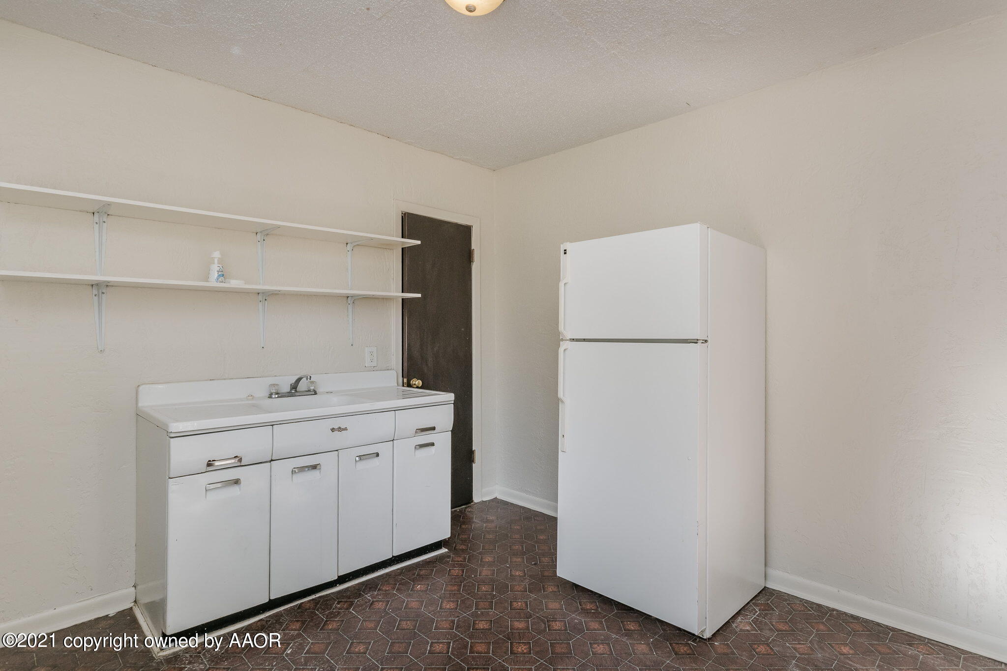 1104 South Western Street Amarillo, TX 79106 - Photo 19 of 29 a utility room with cabinets washer and dryer