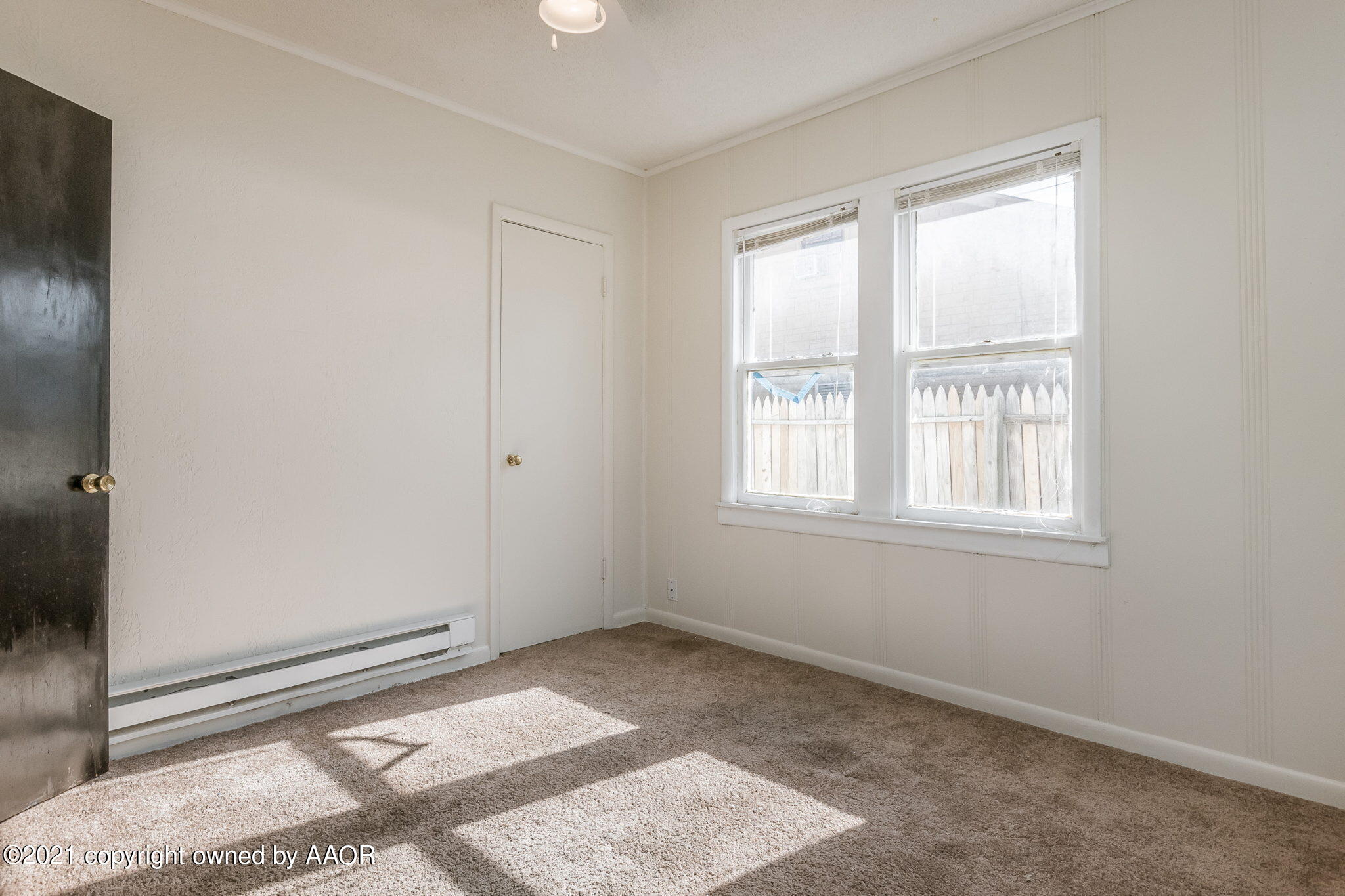 1104 South Western Street Amarillo, TX 79106 - Photo 23 of 29 an empty room with windows