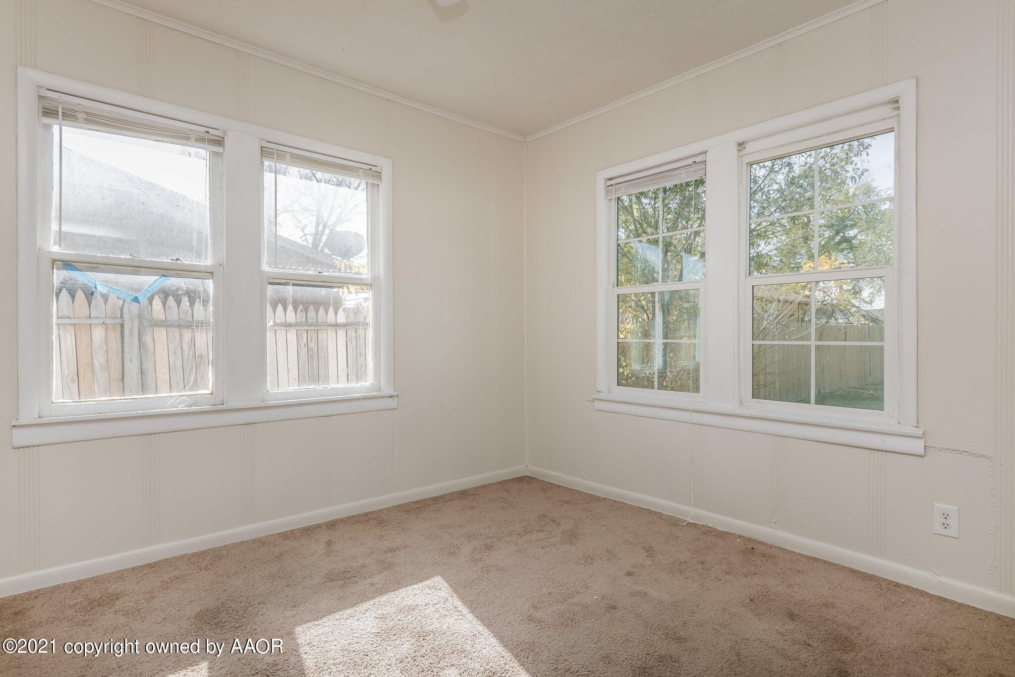 1104 South Western Street Amarillo, TX 79106 - Photo 24 of 29 an empty room with a window