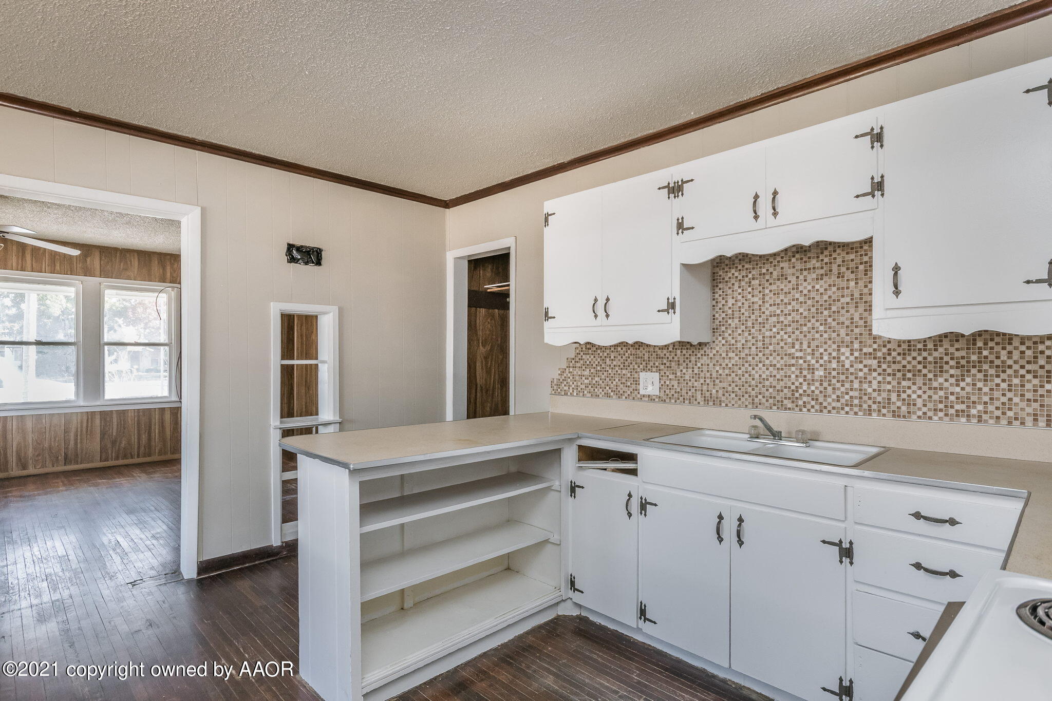 1104 South Western Street Amarillo, TX 79106 - Photo 7 of 29 a kitchen with a sink and cabinets