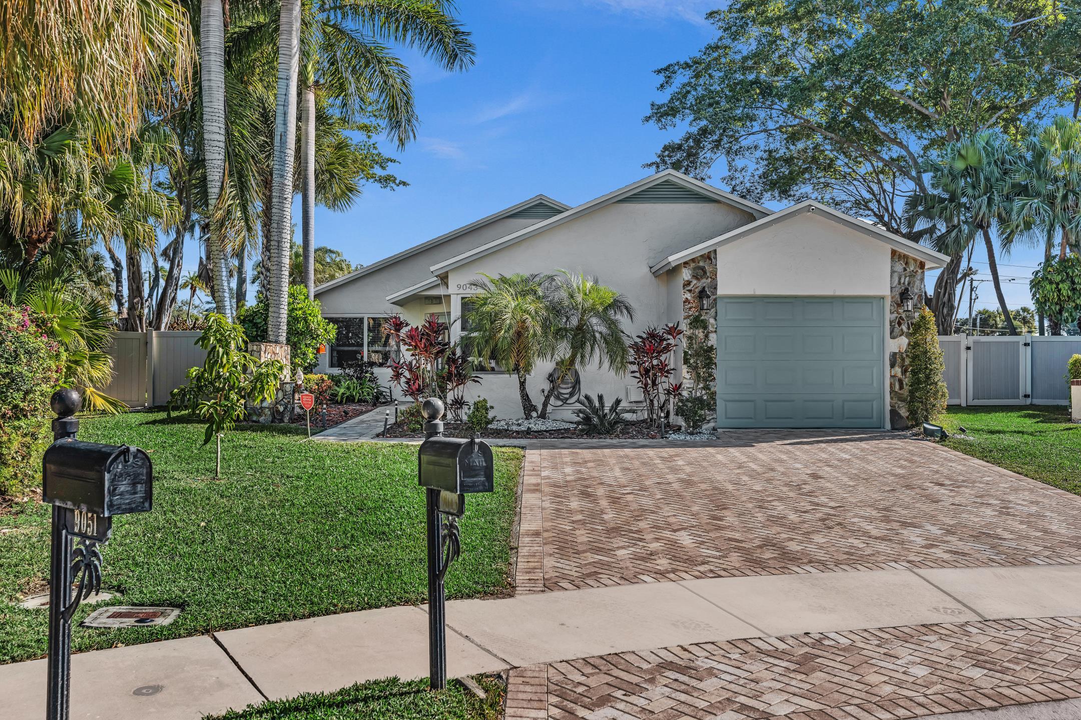 9043 Chatsworth Cascades Circle Boca Raton, FL 33434 - Photo 2 of 9 9043 Chatsworth Cascade