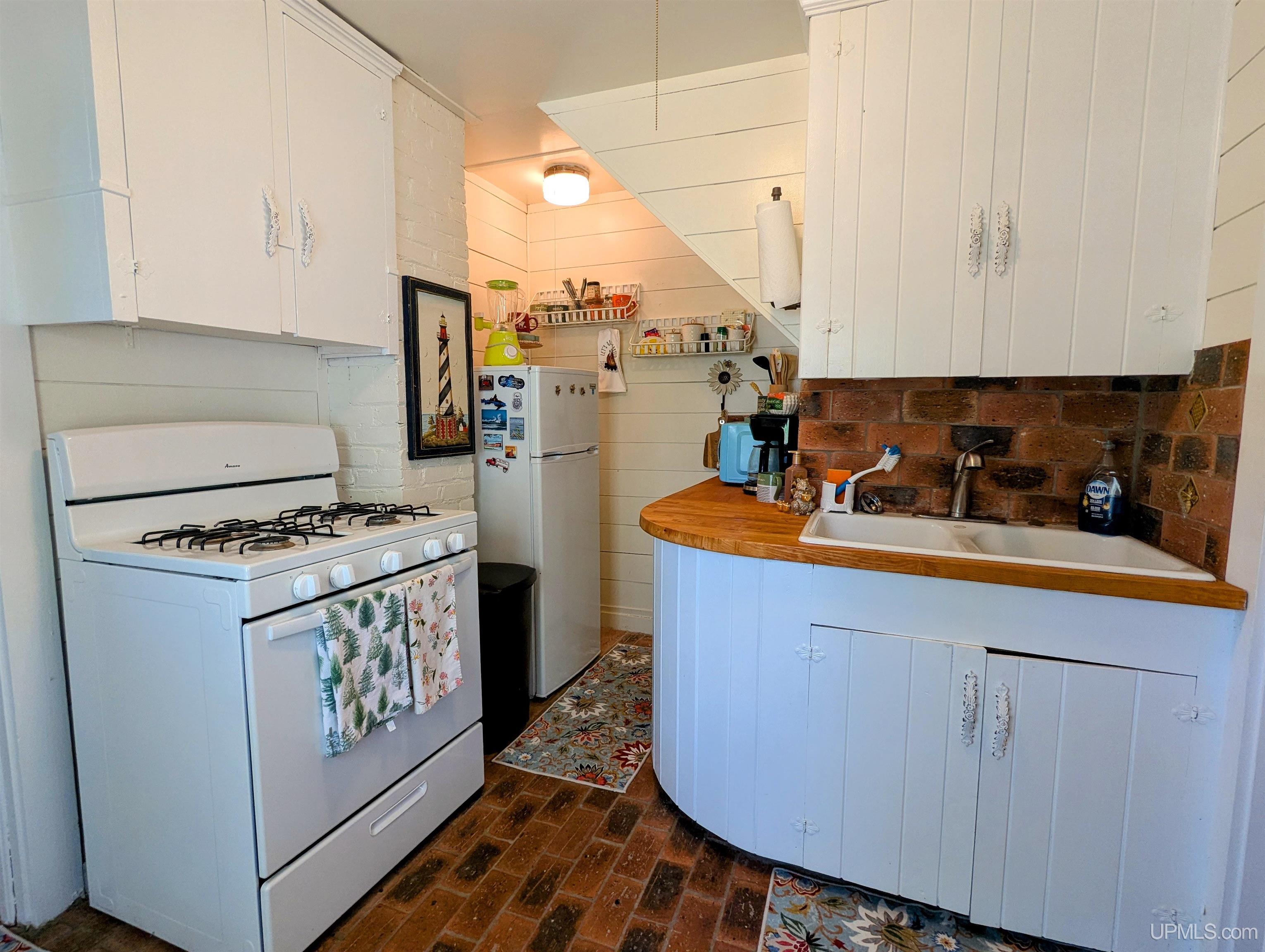 N8768 West Sprang Road Germfask, MI 49836 - Photo 6 of 64