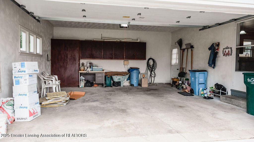 1717 Wellington Road Lansing, MI 48910 - Photo 6 of 57 LenonJamesPhoto47
