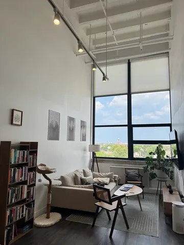 $2,145 | 4000 West Diversey Avenue, Unit 517, Chicago, IL 60639