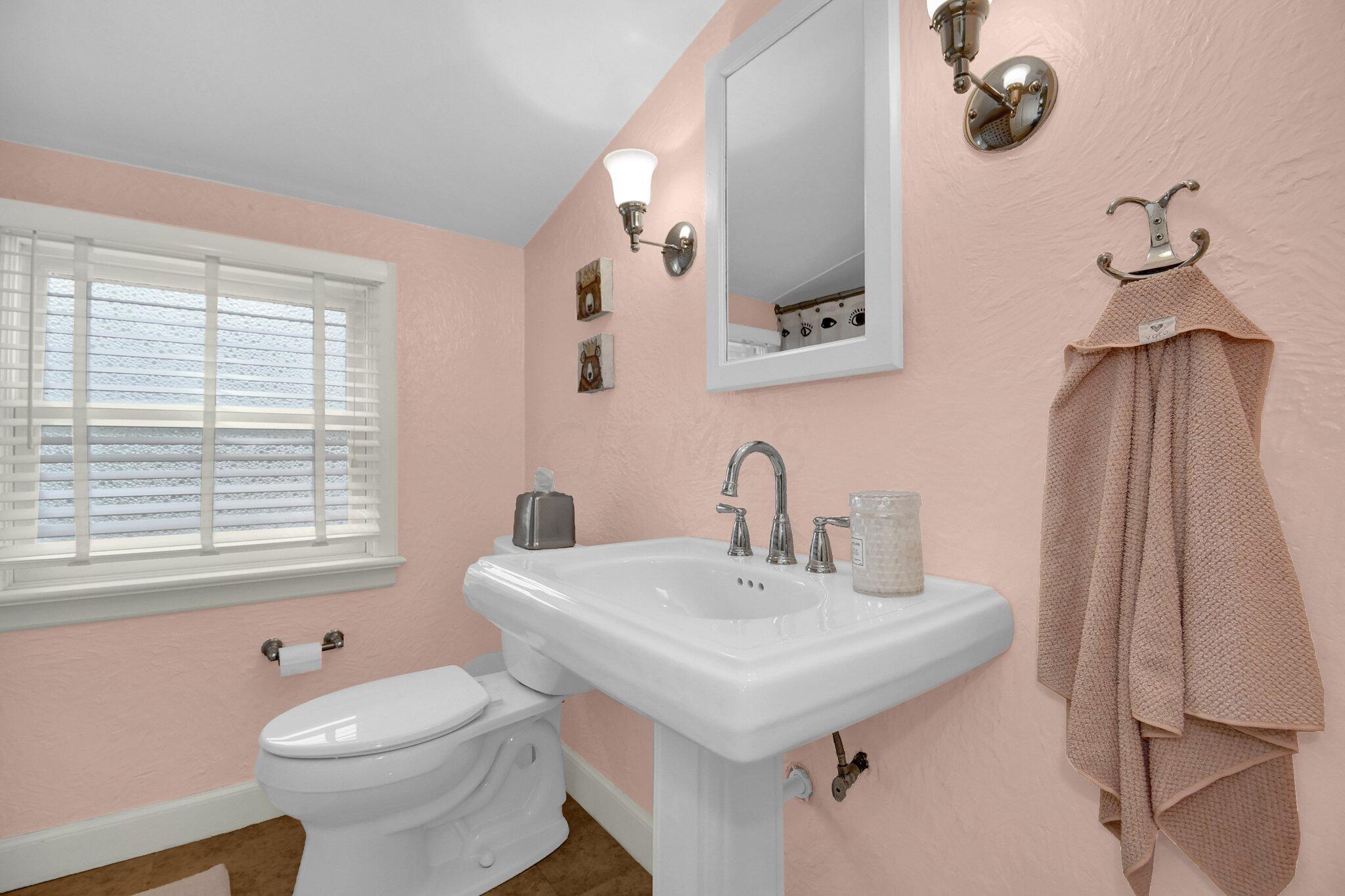 1921 Andover Road Columbus, OH 43212 - Photo 41 of 72 2nd FLoor Hall Bath
