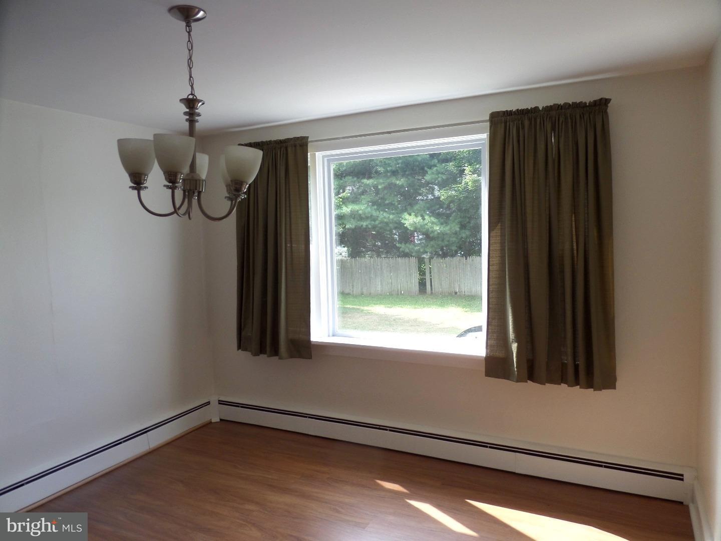 906 Woodlane Road Beverly, NJ 08010 - Photo 5 of 11 Dining Room
