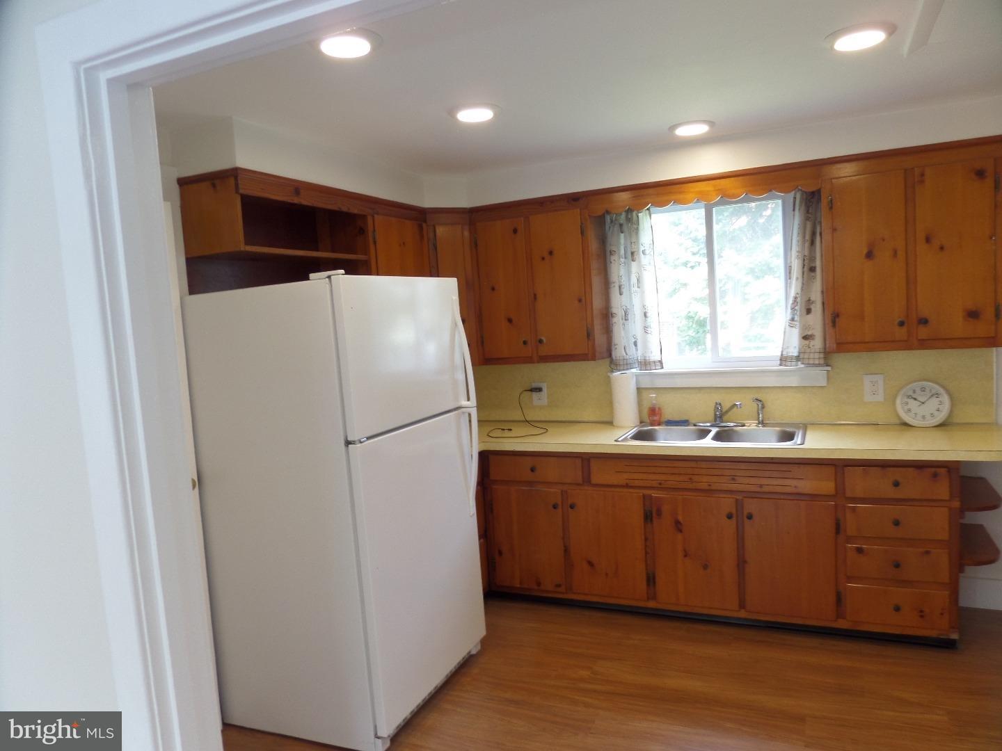 906 Woodlane Road Beverly, NJ 08010 - Photo 6 of 11 Gallery Image 6