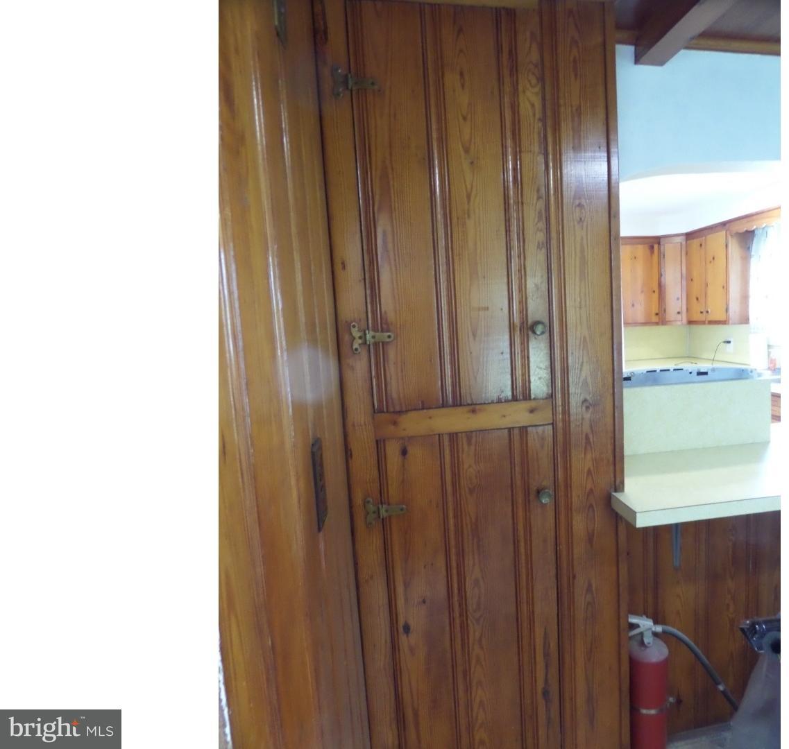 906 Woodlane Road Beverly, NJ 08010 - Photo 7 of 11 Breakfast Room