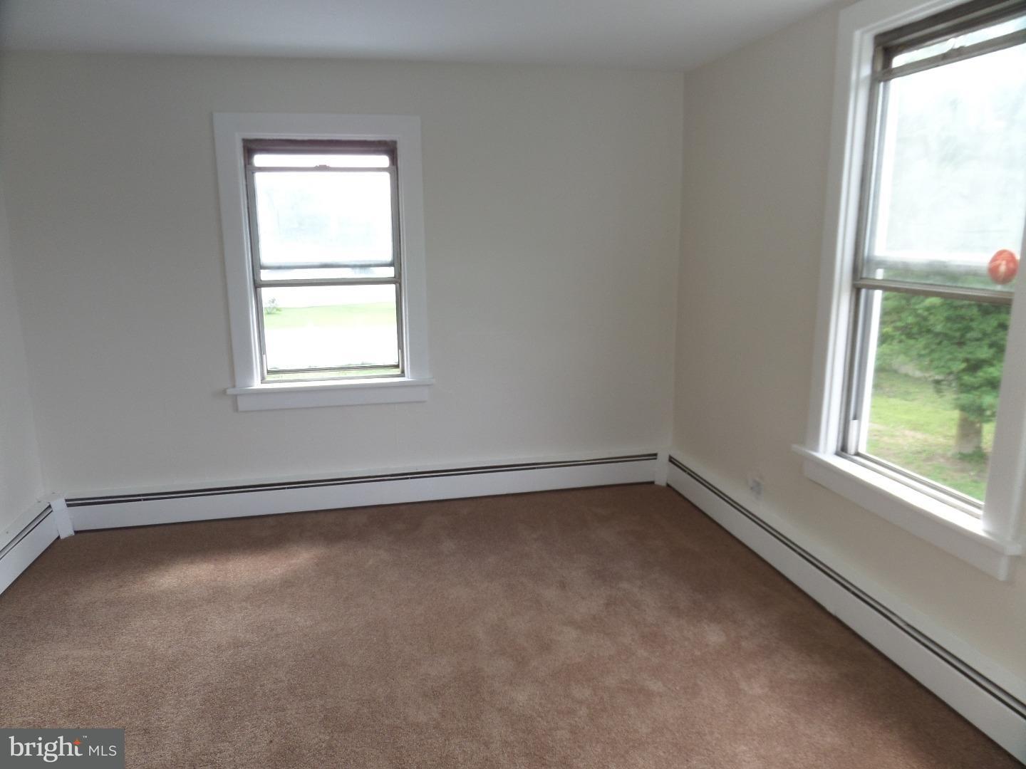 906 Woodlane Road Beverly, NJ 08010 - Photo 9 of 11 Bedroom 2