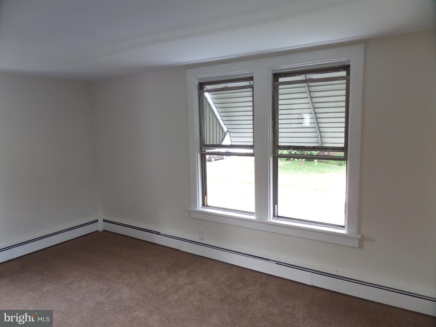 906 Woodlane Road Beverly, NJ 08010 - Photo 10 of 11 Bedroom - Main