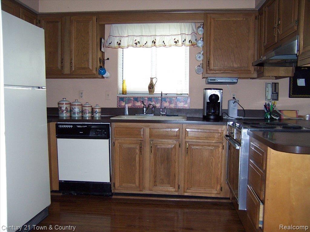 8710 Miller Road Clarkston, MI 48348 - Photo 3 of 17 Kitchen w/hardwood floor